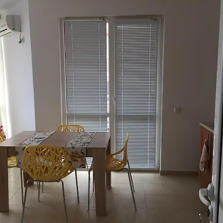 شقة Akrotiria نيسيبار