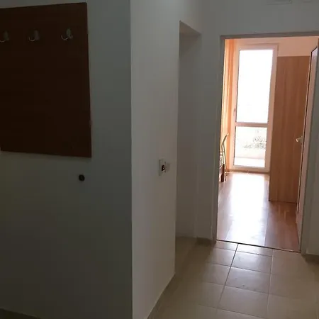 شقة Akrotiria نيسيبار
